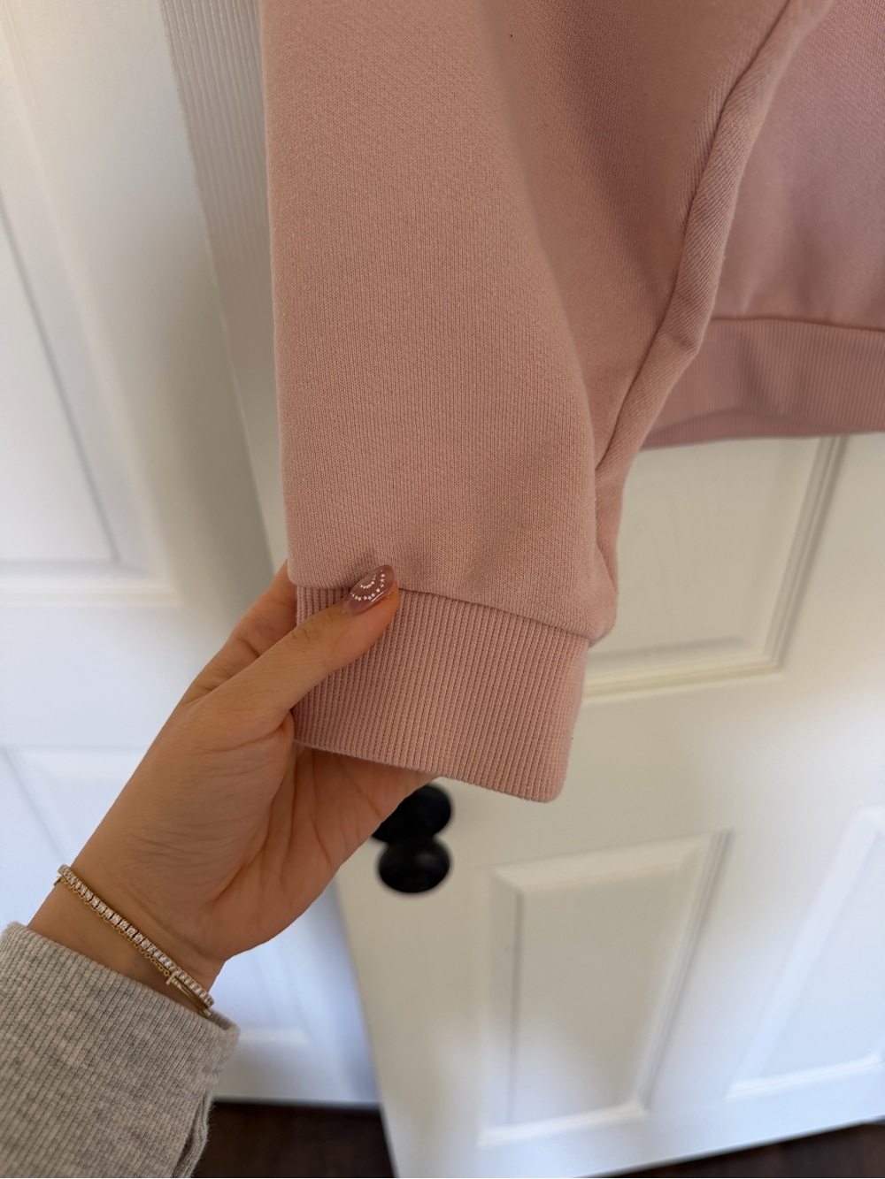 ALO Yoga Accolade Crewneck Sweatshirt in pink quartz - Picture 4 of 5